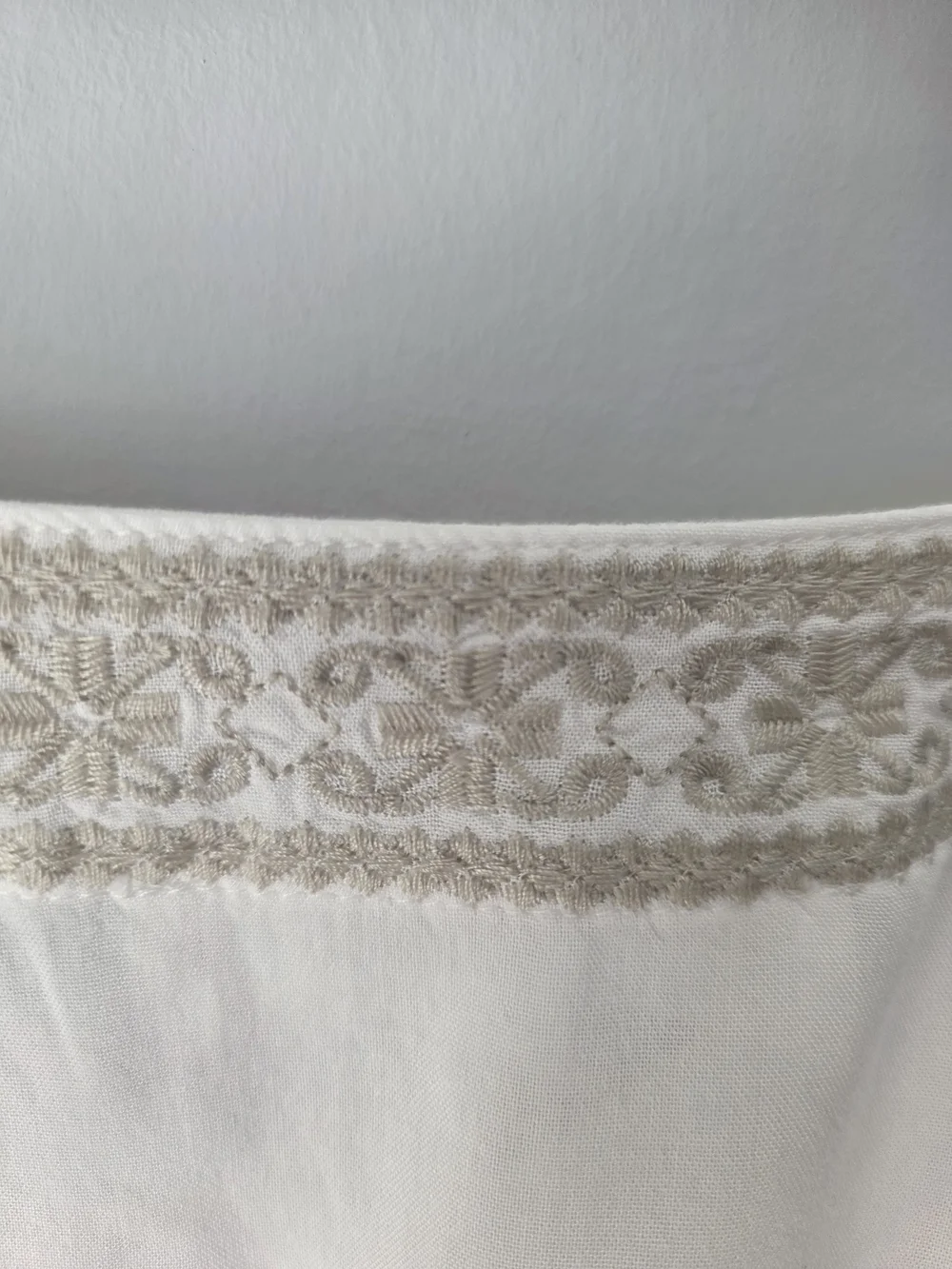 Chelsea & Theodore Embroidered Boho Blouse Women’s Size L White Bell Sleeve - Picture 10 of 12